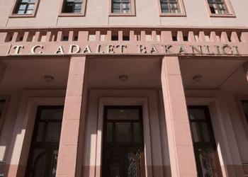 Adı tehdit ve şantaj olaylarına karışan hakim ihraç edildi
