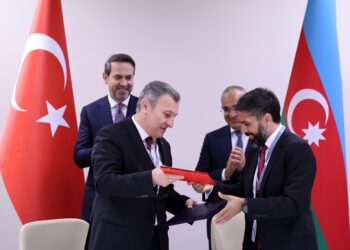 İsrail’e petrol taşımakla suçlanan  SOCAR’la anlaşma uzatıldı