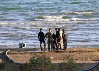 Eğirdir Gölü’ndeki el bombaları imha edilmek üzere çıkarıldı