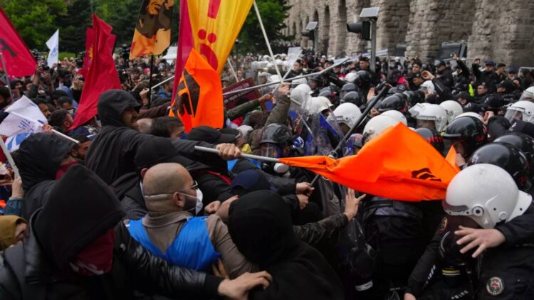 1 Mayıs davasında 17 kişi hakim karşısına çıktı: Sanıklar hakkındaki adli kontrol hükümleri kaldırıldı