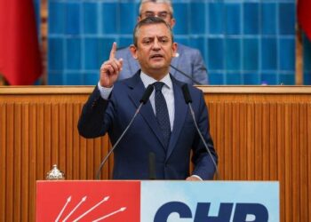 Özgür Özel: Bu akşam saat 21:00’de evinizin ışıklarını açıp kapatın!