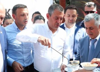 Özgür Özel: Cemevleri ibadethane kabul edilene kadar arkanızdayım