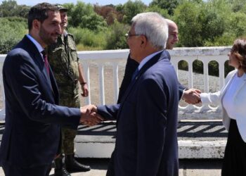 Türkiye-Ermenistan normalleşmesi; iki ülkenin özel temsilcileri sınırda el sıkıştı
