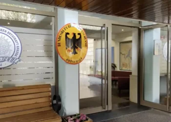 Alman okullarına çift pasaportlu Türk öğrencilerin yeni kayıt yaptırması yasaklandı