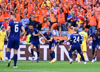 Hollanda güle oynaya çeyrek finalde