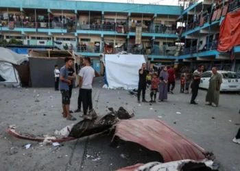 İsrail’in Gazze’de iki okula düzenlediği saldırılarda en az 20 Filistinli hayatını kaybetti