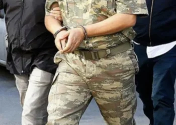 Kürtçe şarkıyla halay çeken asker tutuklandı