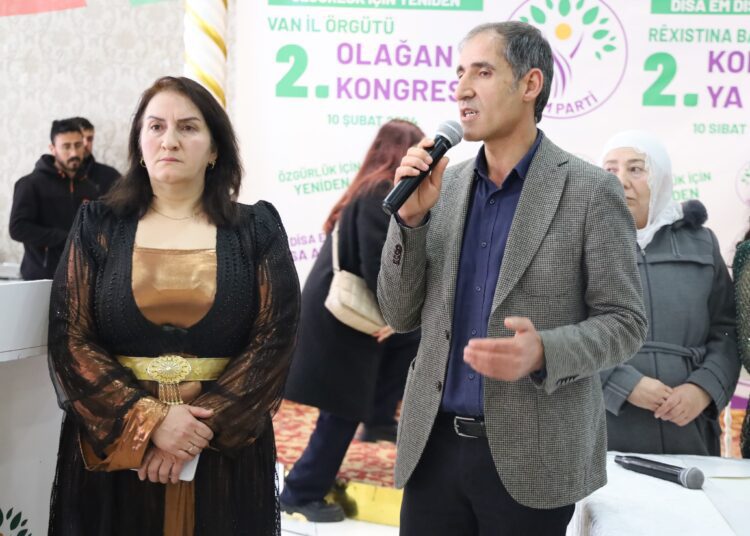 DEM Parti Van il eş başkanları gözaltına alındı