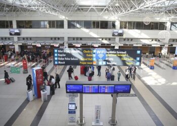 Yurt dışı çıkış harcına yüzde 230 zam