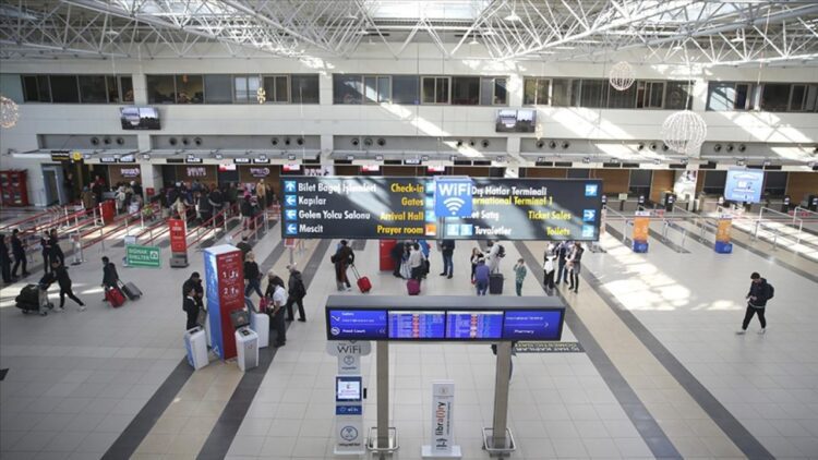 Yurt dışı çıkış harcına yüzde 230 zam