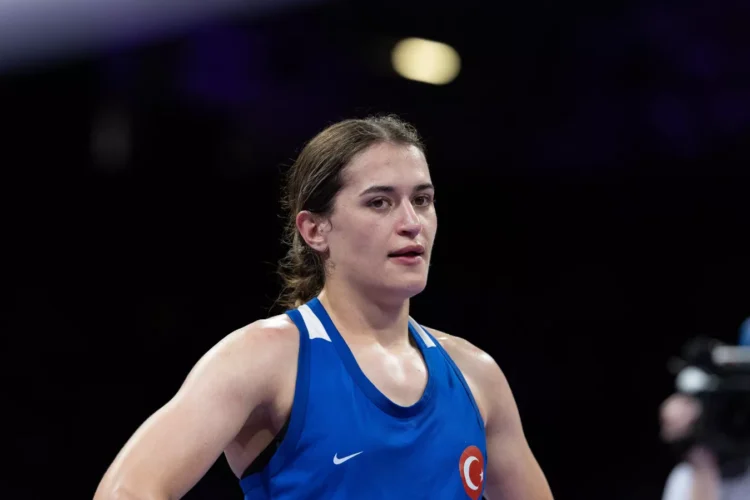 Boksta Esra Yıldız Kahraman yarı finale yükseldi