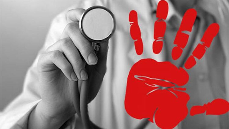 Sağlıkta şiddeti protesto eden hekimlere uyarı cezası verildi