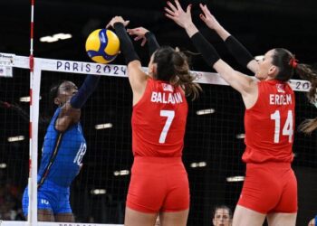 Gruptaki ilk yenilgi; Filenin Sultanları İtalya’ya 3-0 kaybetti