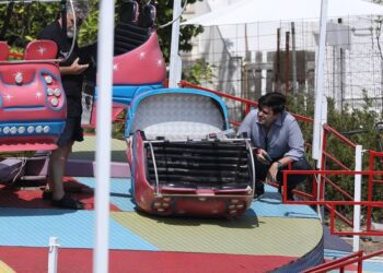 Dönen sandalyeden fırlayan adam hayatını kaybetti