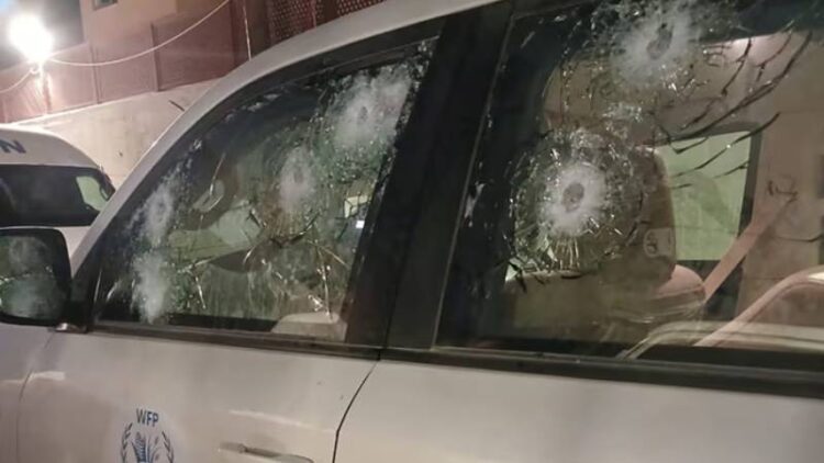 BM Gıda Ajansı aracı, İsrail ordusu kontrol noktası yakınlarında silahlı saldırıya uğradı