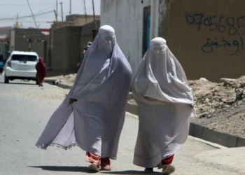 Taliban’dan yeni yasaklar: Kadınların sesi sokakta duyulamayacak