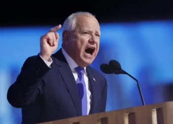 Tim Walz, Kamala Harris’in başkan yardımcısı adayı olmayı resmen kabul etti: ‘Donald Trump defterini kapatacağız’