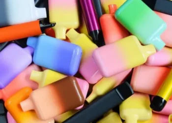 İngiltere’de doktorlardan çağrı: Çocukları elektronik sigaralardan koruyun