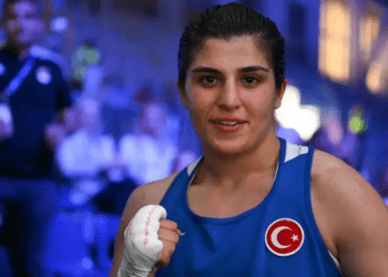 Milli boksör Busenaz Sürmeneli çeyrek finalde