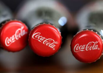 Coca Cola satış beklentisini düşürdü