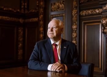 Harris yardımcı adayını seçti: Tim Walz