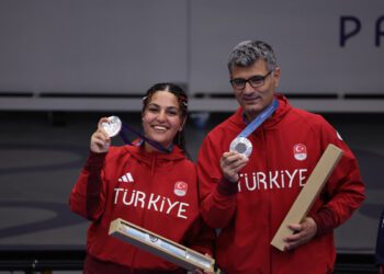 Olimpiyatta madalya kazanan sporculara  cumhuriyet altını