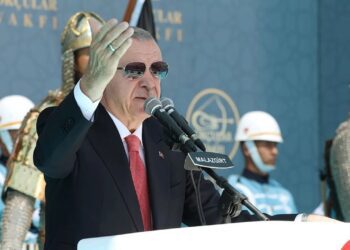 Memurları yine Erdoğan’ın programına götürdüler