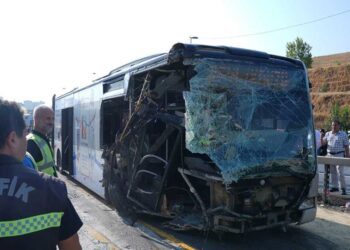 Küçükçekmece’de metrobüs kazası: Bir ölü, ikisi ağır 53 yaralı