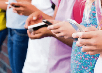 Belçika akıllı telefonu okullarda yasakladı