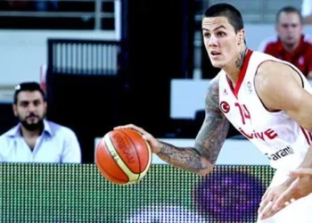 Eski milli basketbolcu İlkan Karaman, kaldırımdayken alkollü bir sürücünün çarpması sonucu hayatını kaybetti