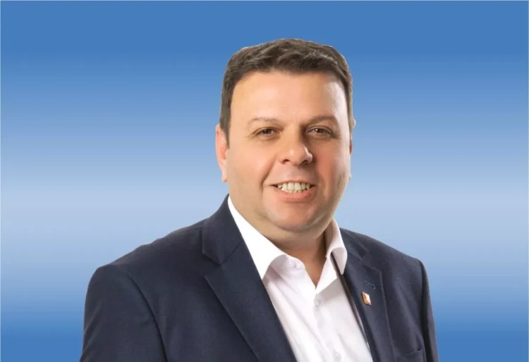 CHP’li Milletvekili Ediz Ün’e ait araçta yüzlerce kaçak elektronik sigara aparatı ele geçirildi