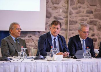 İzmir Büyükşehir Belediye Başkanı Tugay’dan körfezdeki kirlilik açıklaması