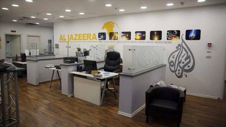 İsrail askerleri, baskın düzenlediği Batı Şeria’daki Al Jazeera ofisini kapattı