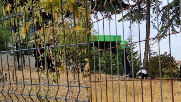 CHP’li Dinçer: Veliye okul temizletip, öğrenciye çöp toplatıyorlar!