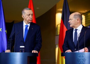 Scholz, Erdoğan ile anlaştı: Almanya her hafta 500 sığınmacıyı Türkiye’ye gönderecek