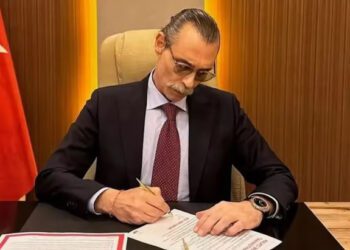 CHP Genel Merkezi yasaklamıştı: Başkan yardımcısının eşini özel kalem müdürü olarak atadı