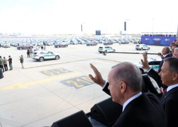 Erdoğan’ın ‘araç şovu’: Mehmet Şimşek buna ne diyor?