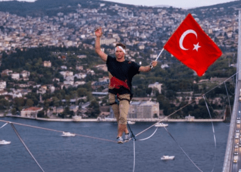 İp üstünde kıtalararası geçiş