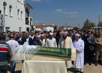 Narin, katledildiği köyde son yolculuğuna uğurlandı