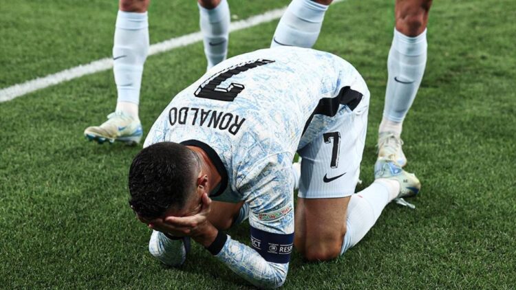 Futbol tarihinde 900 gol atan ilk futbolcu oldu