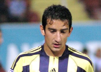 Eski milli futbolcu Serhat Akın Beykoz’da uğradığı silahlı saldırıda ayağından yaralandı