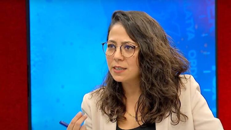 Sera Kadıgil: Değil ayağa kalkmak, Erdoğan Meclis’teyken orada olmayı dahi kendimize yediremiyoruz