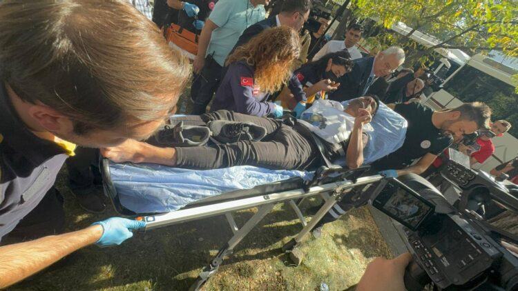 Açlık grevindeki Fernas işçilerine müdahale: Bir işçi hastaneye kaldırıldı