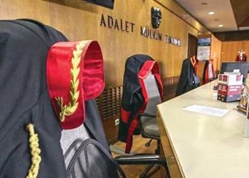 Hâkim, eşi arayınca polisle gitti, biri çocuk iki fotoğrafçıya adli kontrol kararı çıktı