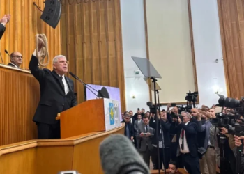 Dervişoğlu kürsüye urganla çıktı