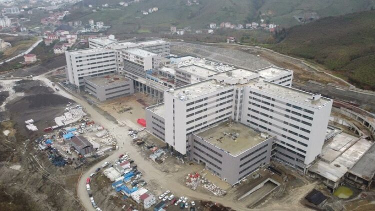 Hastaneyi zamanında bitiremeyen AKP’li damat, 4.7 milyar TL’lik ikmal ihalesini de ‘kazandı’