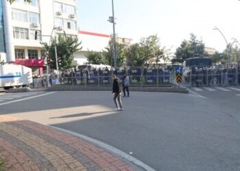 Batman’da ‘kayyım’, kadın müdürlüğüne erkek atadı