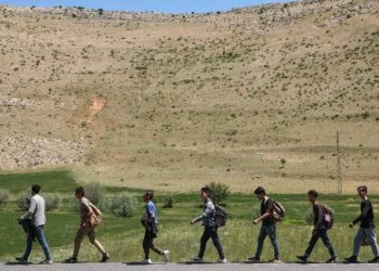CHP’li Bakan isyan etti: Van sınırlarımızdan her gün en az 300 Afgan göçmen geçmeye devam ediyor