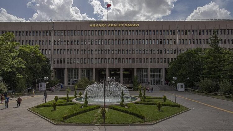Ağır ceza başkanı, evli savcıyla yakalanınca balkondan atladı
