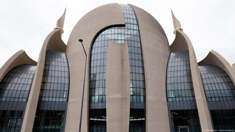 Almanya’da ezan izni